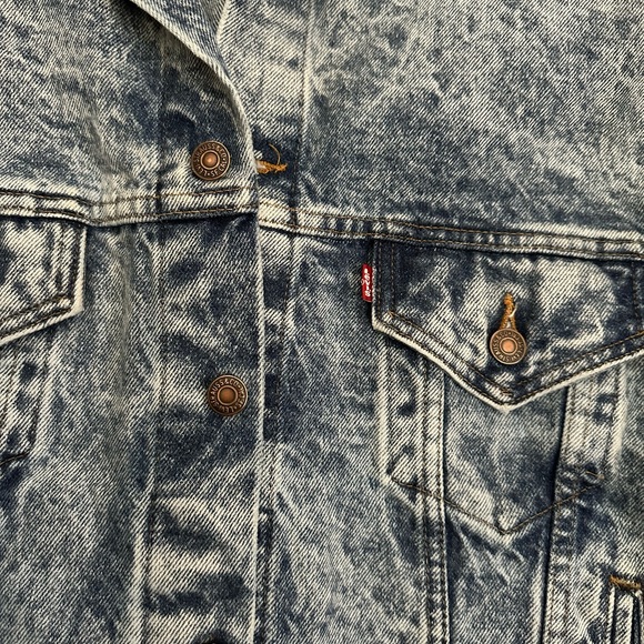 Levi’s Denim Jean Jacket - Picture 2 of 4
